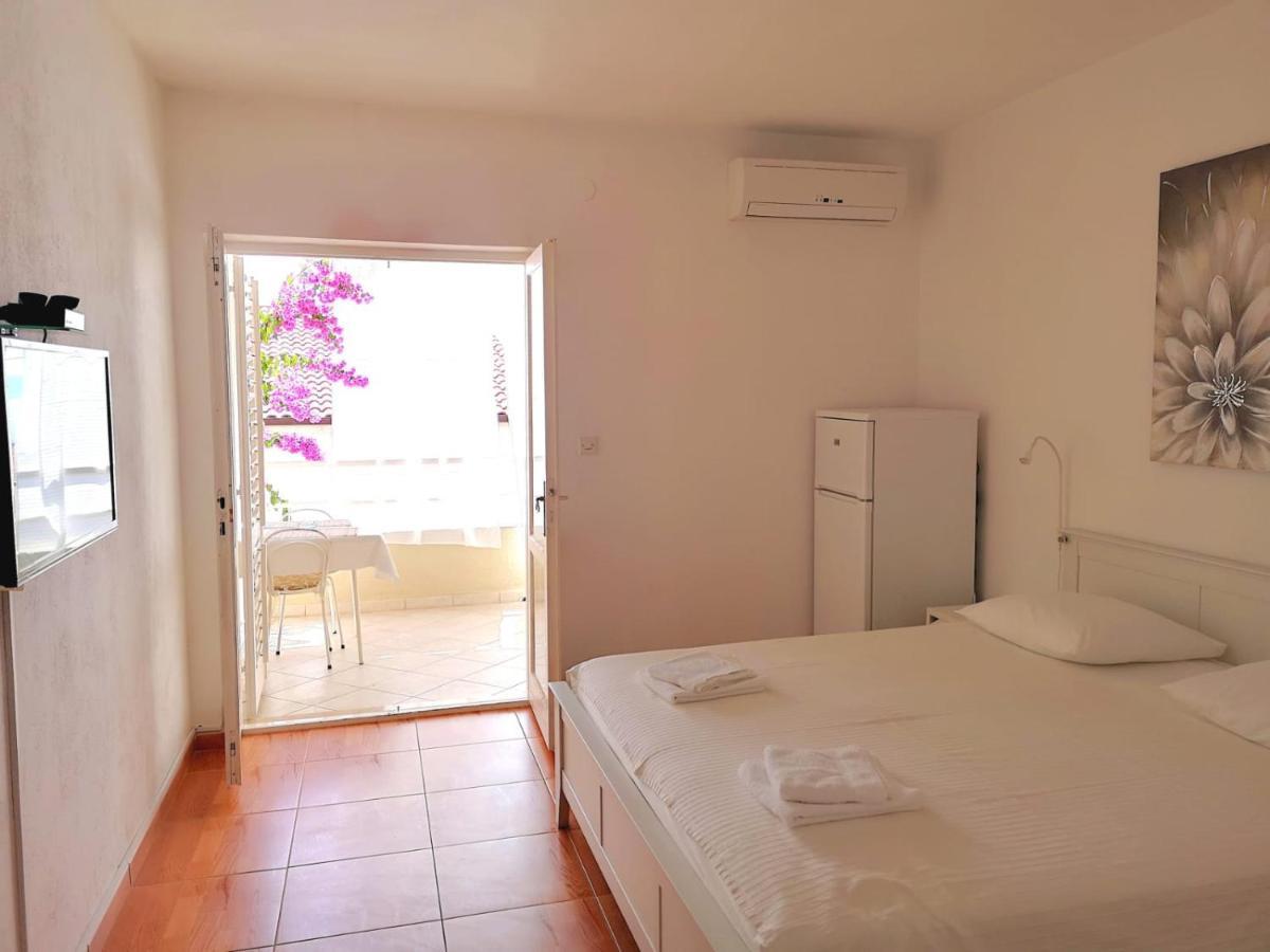 Apartments Angela Makarska Exterior photo